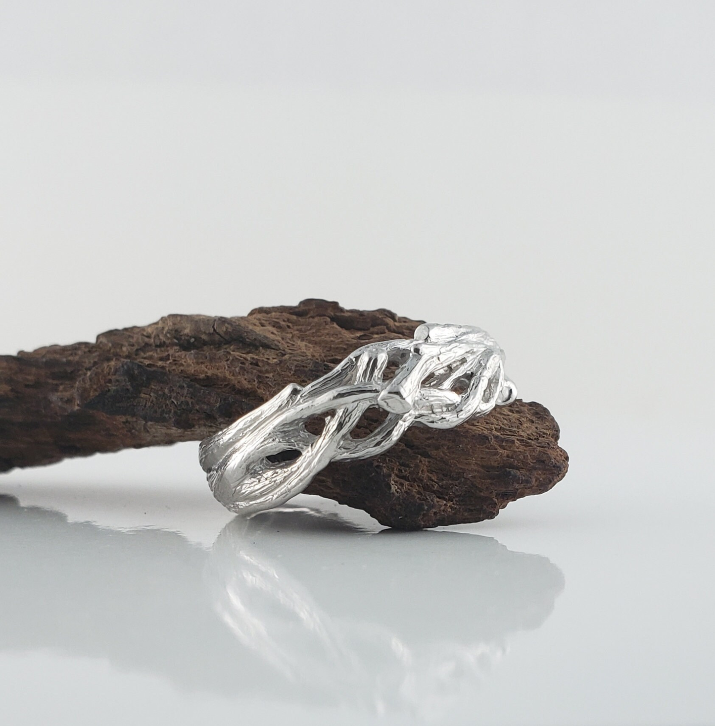 Unisex Crossover Twig Wedding Ring - 14k Gold Statement Ring - DV Jewelry Designs #