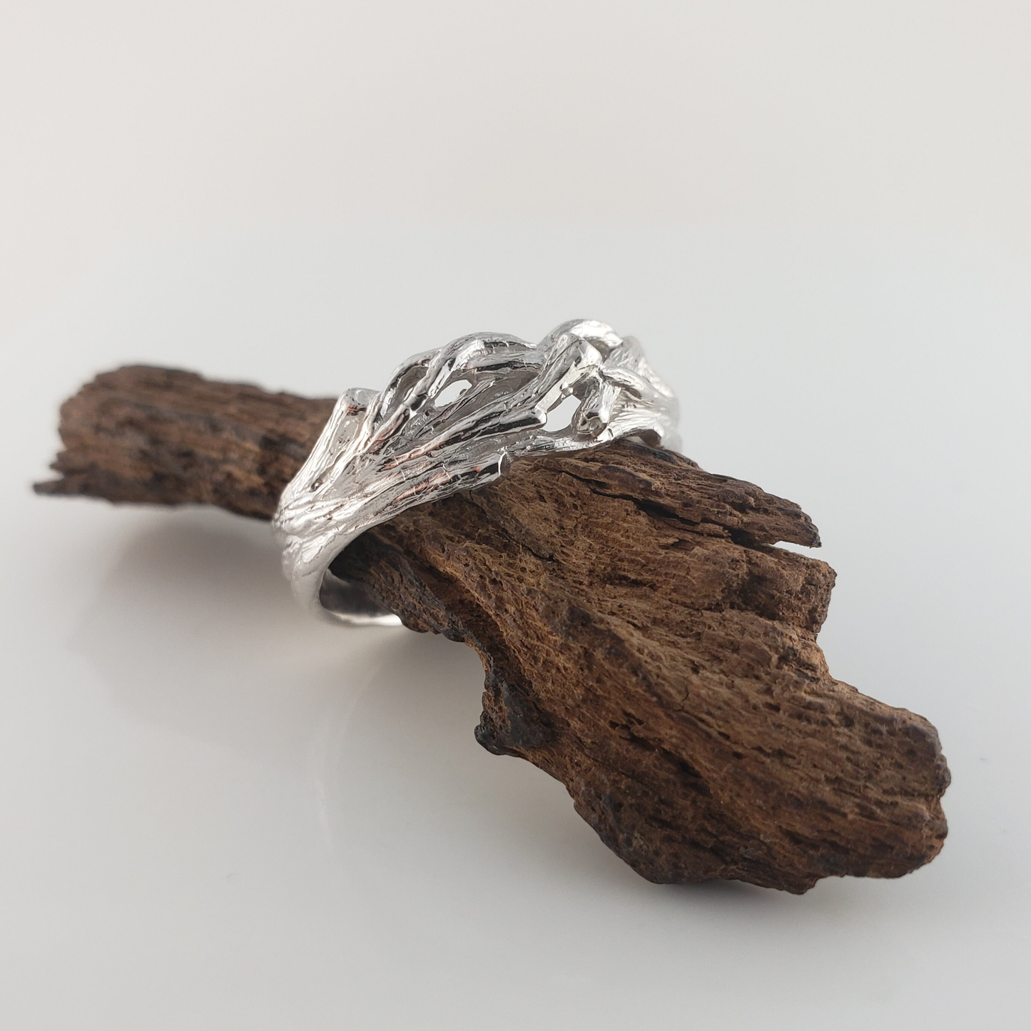 Unisex Crossover Twig Wedding Ring - 14k Gold Statement Ring - DV Jewelry Designs #