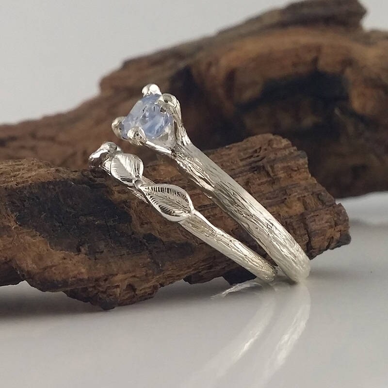 Hand-sculpted Vine and Leaf 14k Gold Wedding Band - DV Jewelry Designs #